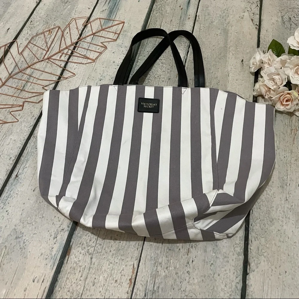 Victoria’s Secret tote beach bag large grey white striped black pocket summer - Picture 2 of 7